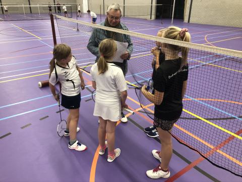 De jeugd van Badminton Club Lieshout speelt badminton met veel plezier: wil jij ze ook begeleiden?