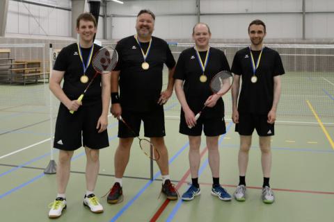 Het incomplete herenteam van Badminton Club Lieshout is tóch Nederlands Kampioen bij de Competitieteams geworden !