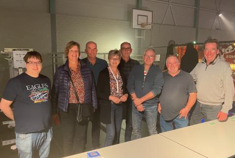 In slagorde stonden de badmintonners klaar om de garderobe te bemensen bij “Sounds of Caecilia”.