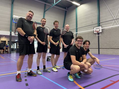 BCL-H1/BouwCenter Swinkels bestaande uit Christian Klumpers, Laurence Roijackers, Bert Manders, Jeroen van der Heiden en Ruud en Wouter van Vijfeijken (beide zittend).