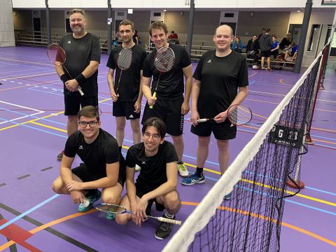 BCL-H1/BouwCenter Swinkels bestaande uit Christian Klumpers, Laurence Roijackers, Bert Manders, Jeroen van der Heiden en Ruud en Wouter van Vijfeijken (beide zittend).