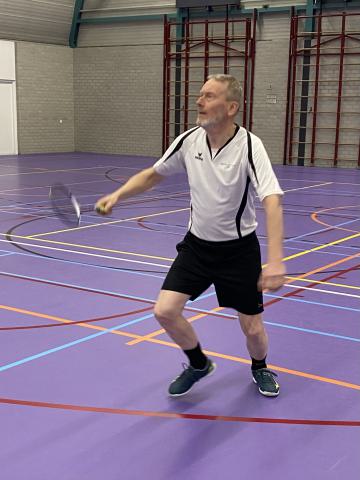 Badminton: op de camping een spel, maar in de zaal een razendsnelle en leuke sport !