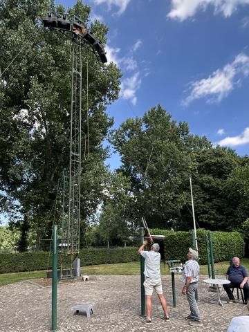 De senioren van Badminton Club Lieshout zijn wezen “Koningsschieten” bij het Lieshoutse gilde.