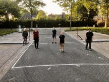 Badminton Club Lieshout gaat (her)opstarten: voorlopig alleen met buiten-badminton voor de jeugd. De jeugdbegeleiding staat er klaar voor!