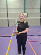 Winnares Hilke Klomp met de “Leo Bosch Trofee”.