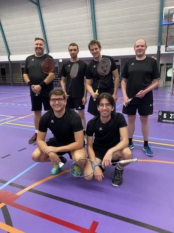 BCL-H1/BouwCenter Swinkels bestaat uit (achter vlnr.) Christian Klumpers, Laurence Roijackers, Jeroen van der Heiden, Bert Manders, (voor vlnr.) Wouter van Vijfeijken en Ruud van Vijfeijken