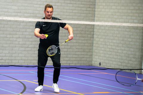 Tom van den Waardenburg was deze keer de rode lantaarndrager van het dubbeltoernooi bij Badminton Club Lieshout.