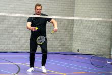 Tom van den Waardenburg was deze keer de rode lantaarndrager van het dubbeltoernooi bij Badminton Club Lieshout.